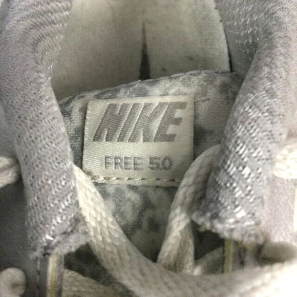 Nike Free 5.0 v4 - Women's Size 8 - White/Gray/Silver Running Shoes - 695168-002 - Picture 6 of 10